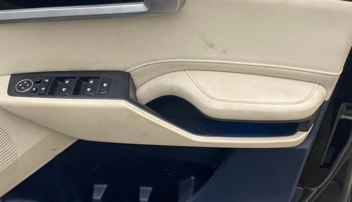 2022 KIA CARENS LUXURY PLUS 1.5 DIESEL 6 STR, Diesel, Manual, 1,14,503 km, Driver Side Door Panels Control
