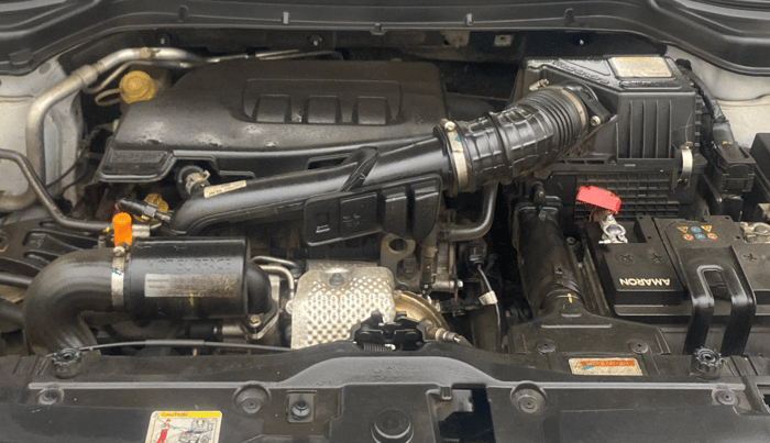 2023 Mahindra XUV300 W6 1.2 PETROL, Petrol, Manual, 28,302 km, Engine View