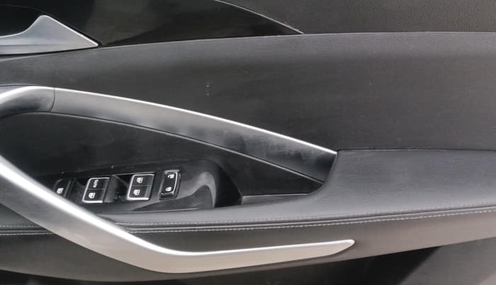 2019 MG HECTOR SHARP 1.5 DCT PETROL, Petrol, Automatic, 82,234 km, Driver Side Door Panels Control