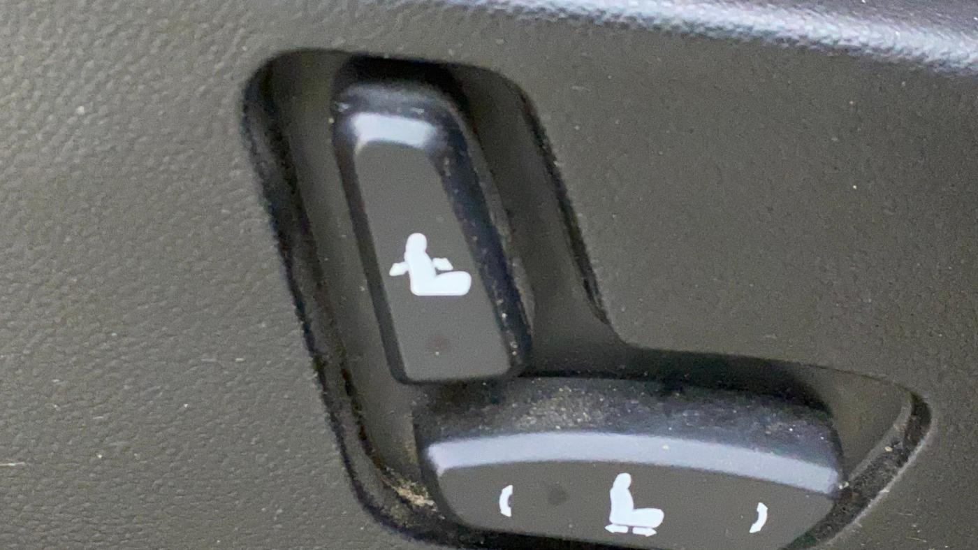 2020 MG HECTOR PLUS SHARP 1.5 PETROL TURBO DCT 6-STR, Petrol, Automatic, 28,230 km, Driver Side Adjustment Panel