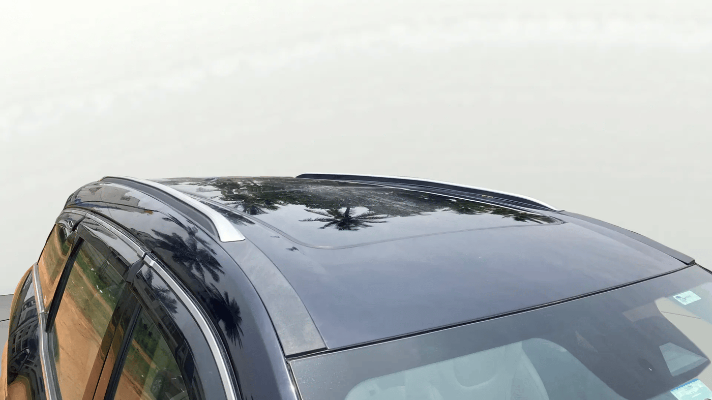 2023 Mahindra XUV700 AX 7 LUXURY P AT 7 STR, Petrol, Automatic, 24,212 km, Moonroof/ Sunroof