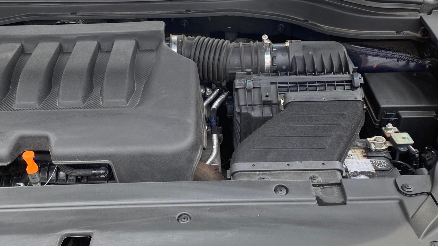2023 Mahindra XUV700 AX 7 LUXURY P AT 7 STR, Petrol, Automatic, 24,212 km, Engine View - Left
