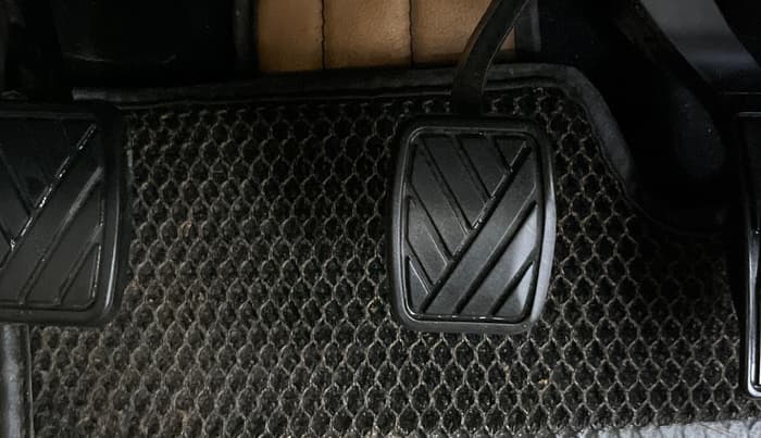 2023 Maruti BREZZA VXI SMART HYBRID, Petrol, Manual, 29,177 km, Pedals