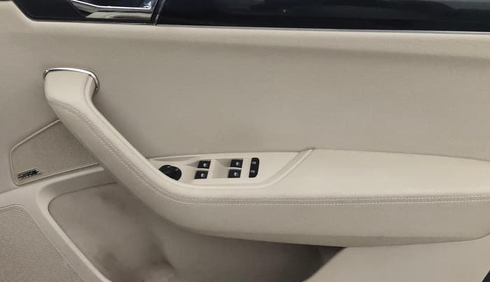 2022 Skoda Superb L&K 2.0 TSI AT, Petrol, Automatic, 61,943 km, Driver Side Door Panels Control