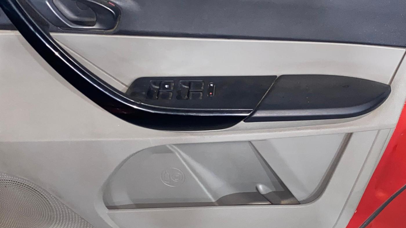 2019 Tata Tiago XT PETROL, Petrol, Manual, 55,589 km, Driver Side Door Panels Control