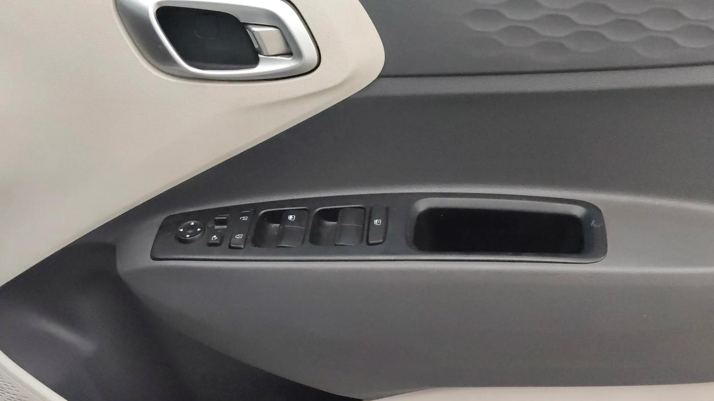 2020 Hyundai AURA SX PLUS 1.2 AMT, Petrol, Automatic, 34,756 km, Driver Side Door Panels Control