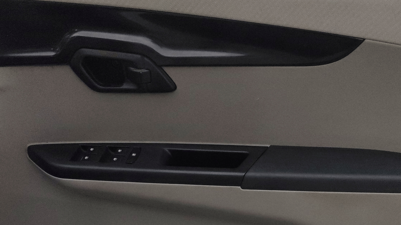2016 Mahindra Kuv100 K4 5 STR, Petrol, Manual, 44,283 km, Driver Side Door Panels Control