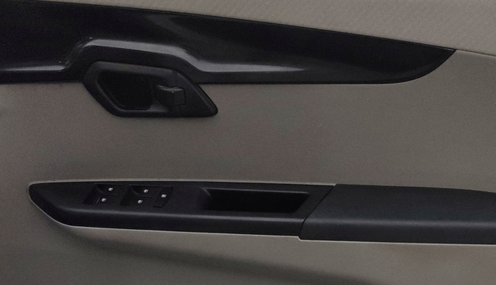 2016 Mahindra Kuv100 K4 5 STR, Petrol, Manual, 44,283 km, Driver Side Door Panels Control