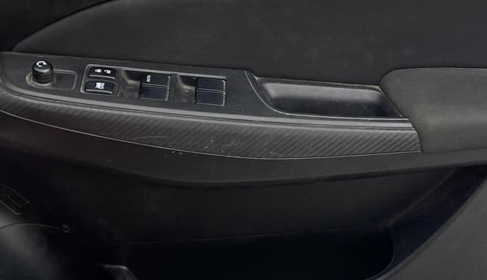 2019 Maruti Swift VXI, Petrol, Manual, 46,995 km, Driver Side Door Panels Control