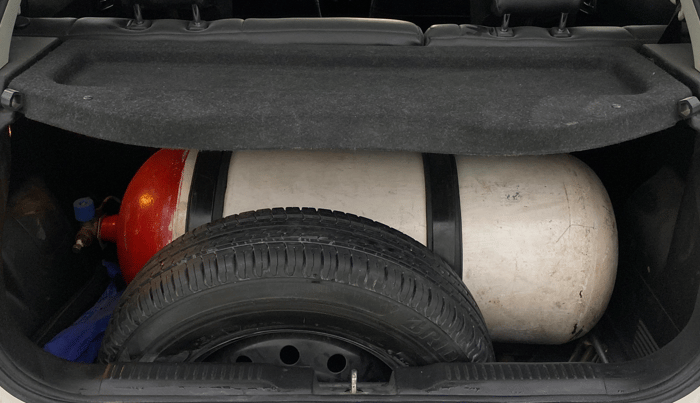 2018 Maruti Swift ZXI AMT, CNG, Automatic, 1,17,441 km, Boot Inside