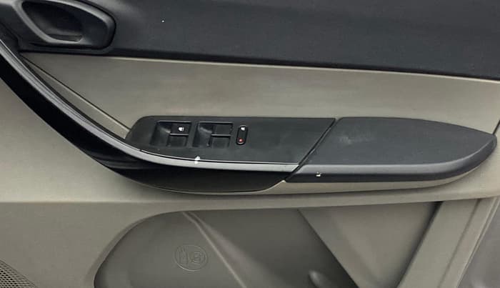 2019 Tata Tiago XT PETROL, Petrol, Manual, 1,03,955 km, Driver Side Door Panels Control