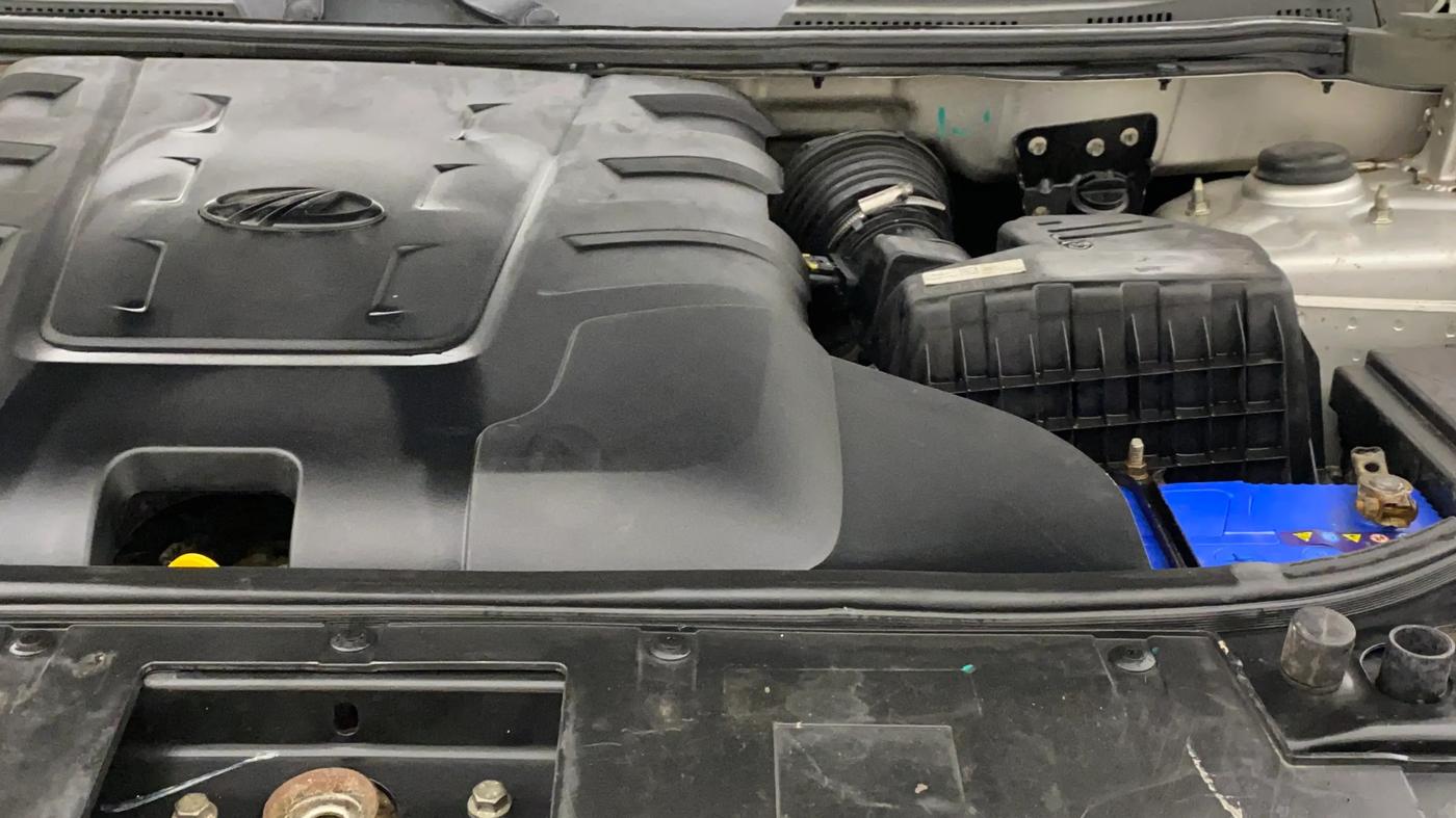 2021 Mahindra XUV500 W9, Diesel, Manual, 1,13,770 km, Engine View - Left