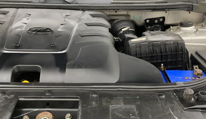 2021 Mahindra XUV500 W9, Diesel, Manual, 1,13,770 km, Engine View - Left