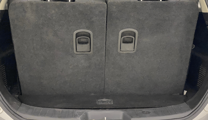 2021 Mahindra XUV500 W9, Diesel, Manual, 1,13,770 km, Boot Inside