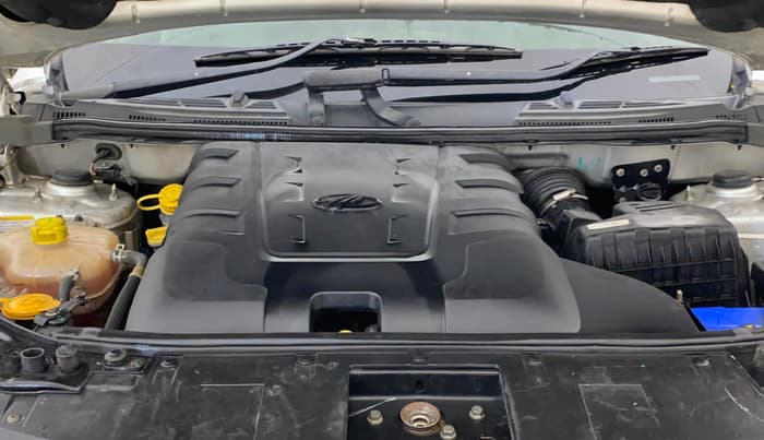 2021 Mahindra XUV500 W9, Diesel, Manual, 1,13,770 km, Engine View