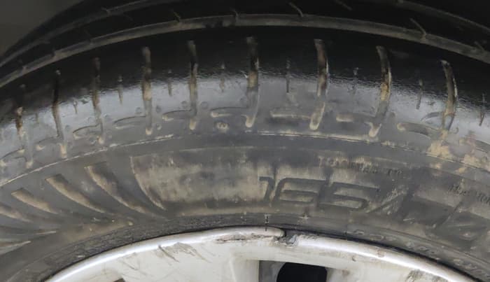 2013 Hyundai i20 MAGNA 1.2, Petrol, Manual, 1,07,910 km, Left Front Tyre Tread