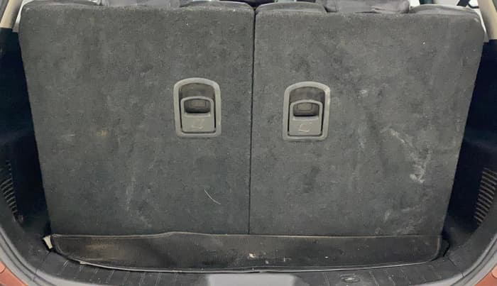 2018 Mahindra XUV500 W9, Diesel, Manual, 1,47,121 km, Boot Inside