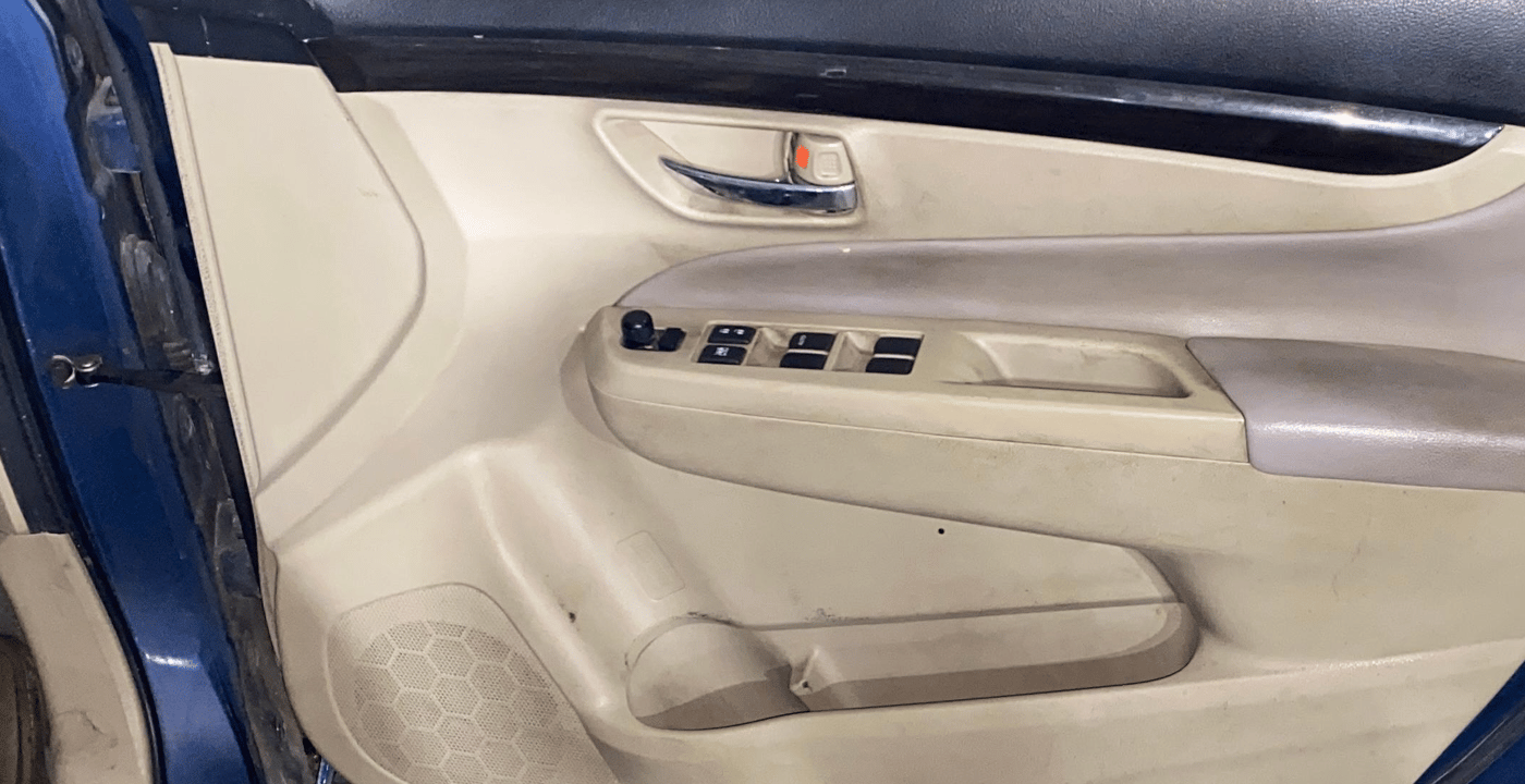 2017 Maruti Ciaz ALPHA 1.4 PETROL, Petrol, Manual, 82,117 km, Driver Side Door Panels Control