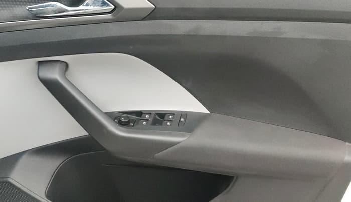 2022 Skoda KUSHAQ AMBITION 1.0L TSI AT, Petrol, Automatic, 514 km, Driver Side Door Panels Control