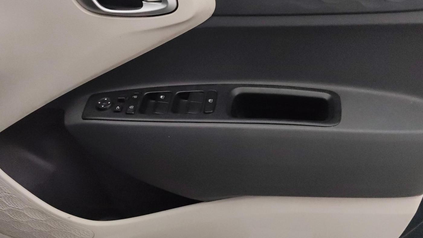2022 Hyundai AURA SX 1.2 CNG, CNG, Manual, 22,232 km, Driver Side Door Panels Control
