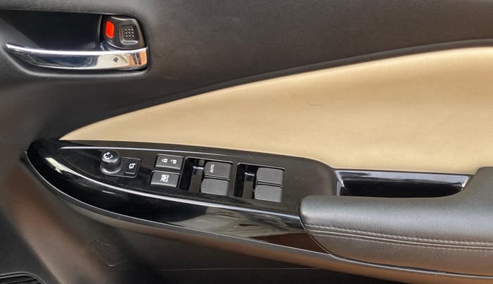 2024 Toyota Glanza V AMT, Petrol, Automatic, 12,198 km, Driver Side Door Panels Control
