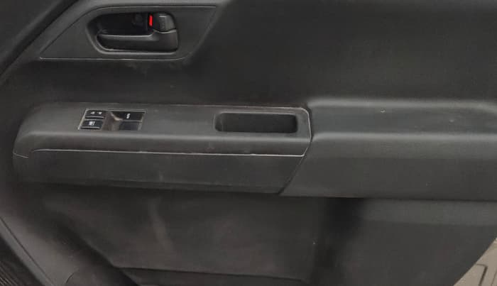 2020 Maruti New Wagon-R LXI CNG 1.0, CNG, Manual, 59,194 km, Driver Side Door Panels Control