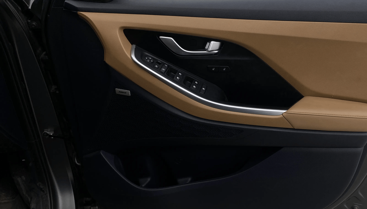 2024 Hyundai ALCAZAR Signature 7 STR 1.5 Turbo GDi Petrol DCT, Petrol, Automatic, 7,165 km, Driver Side Door Panels Control