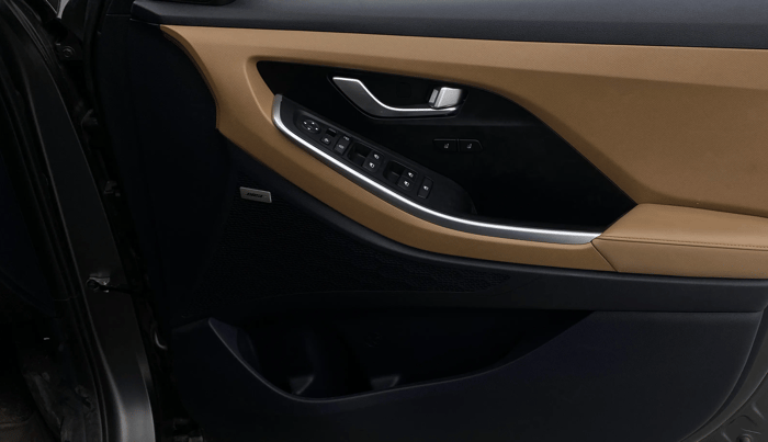 2024 Hyundai ALCAZAR Signature 7 STR 1.5 Turbo GDi Petrol DCT, Petrol, Automatic, 7,165 km, Driver Side Door Panels Control