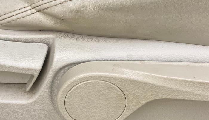 2020 Mahindra XUV300 W8 (O) 1.5 DIESEL, Diesel, Manual, 1,14,378 km, Driver Side Adjustment Panel