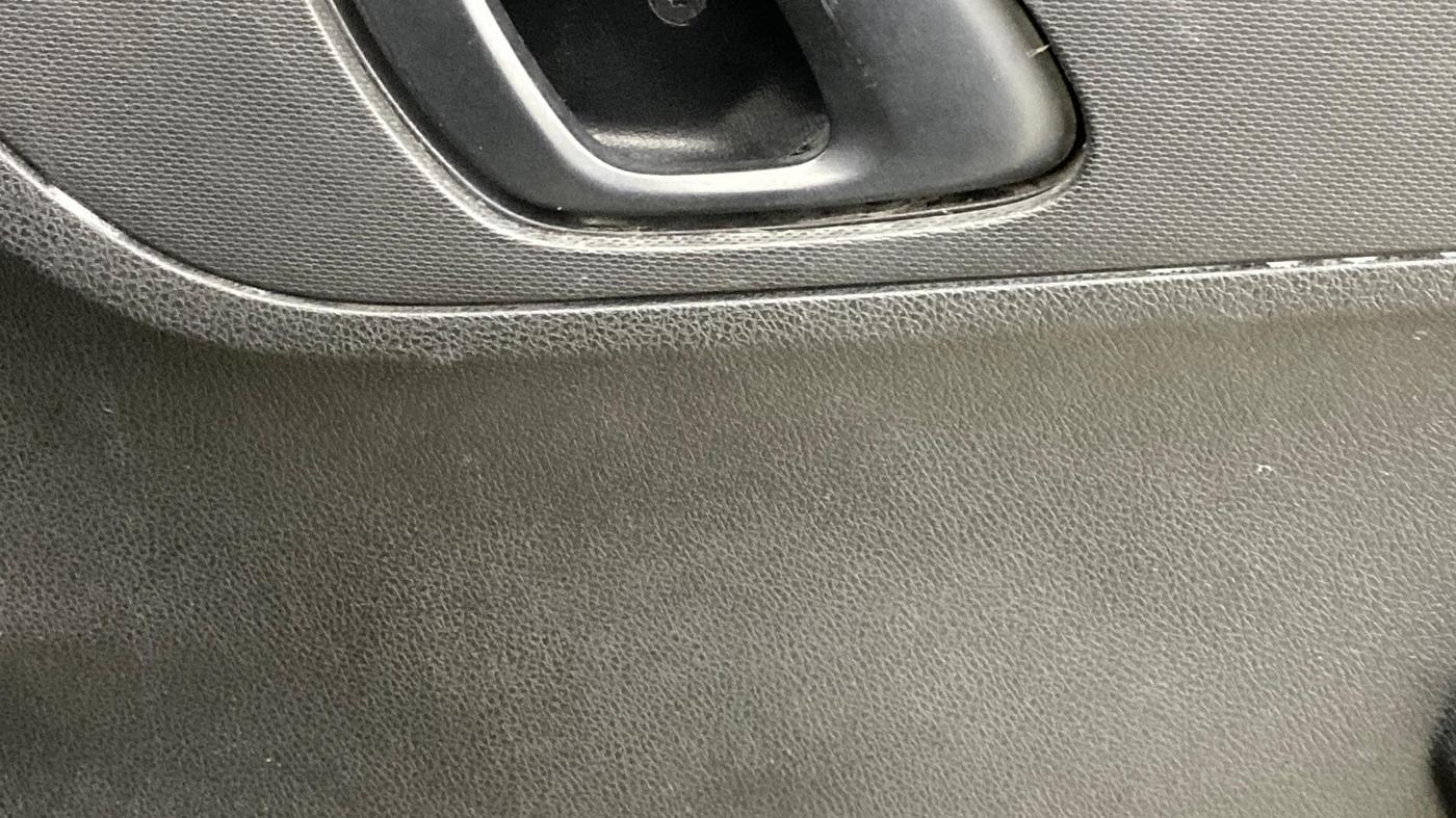2018 Renault Kwid RXT 1.0 AMT (O), Petrol, Automatic, 33,817 km, Driver Side Door Panels Control