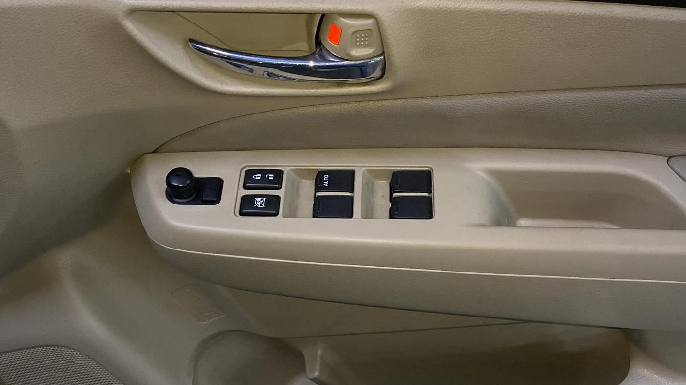 2015 Maruti Ciaz ZXI, Petrol, Manual, 66,711 km, Driver Side Door Panels Control
