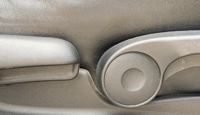 2017 Maruti Vitara Brezza ZDI, Diesel, Manual, 1,18,691 km, Driver Side Adjustment Panel