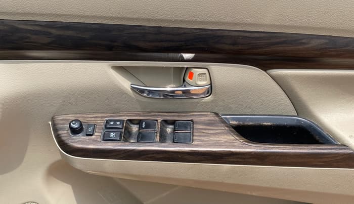 2020 Maruti Ertiga ZXI SHVS, Petrol, Manual, 97,754 km, Driver Side Door Panels Control