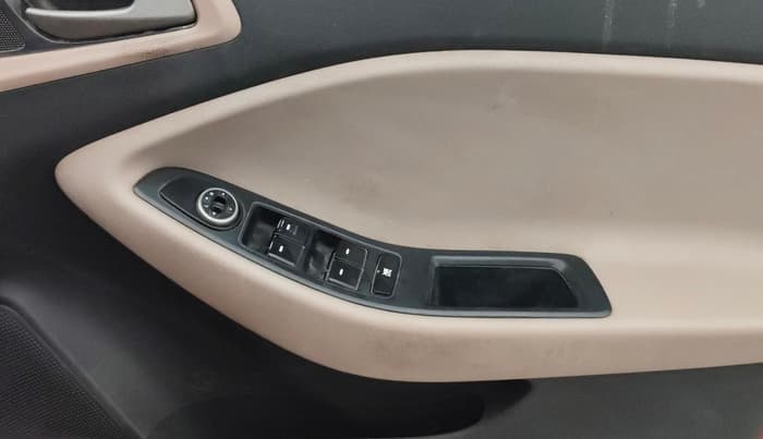 2016 Hyundai Elite i20 MAGNA 1.2, Petrol, Manual, 63,526 km, Driver Side Door Panels Control