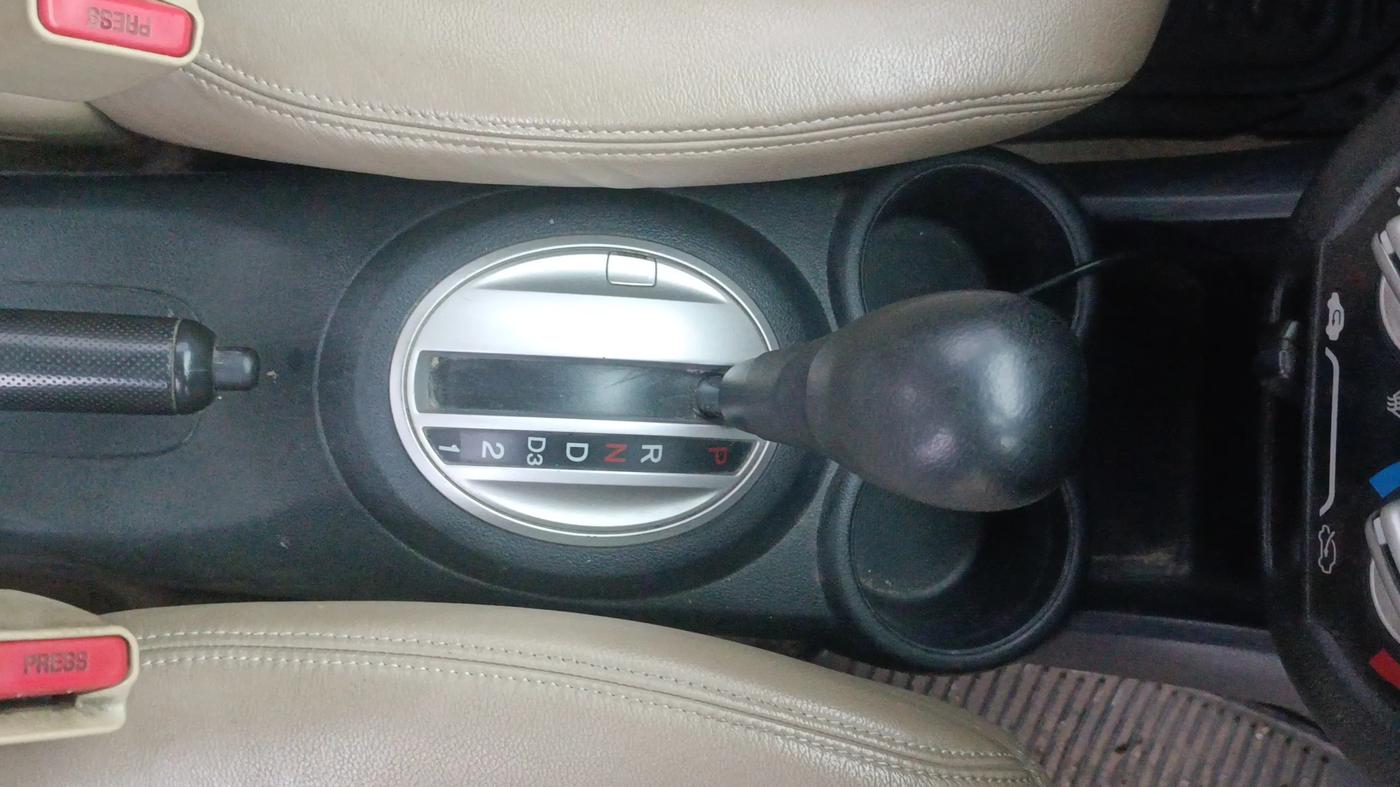 2014 Honda Brio VX AT, Petrol, Automatic, 75,518 km, Gear Lever