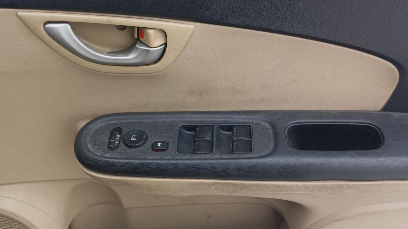 2014 Honda Brio VX AT, Petrol, Automatic, 75,518 km, Driver Side Door Panels Control