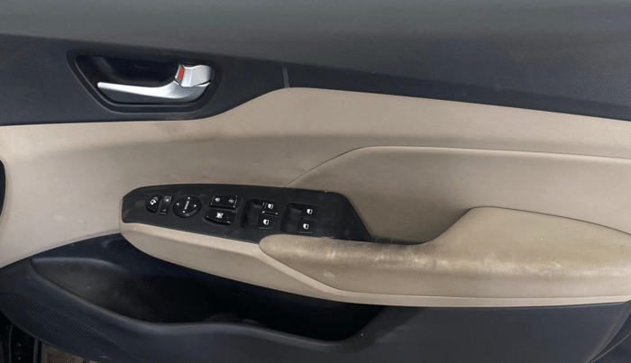 2017 Hyundai Verna 1.6 VTVT SX (O) AT, Petrol, Automatic, 93,308 km, Driver Side Door Panels Control