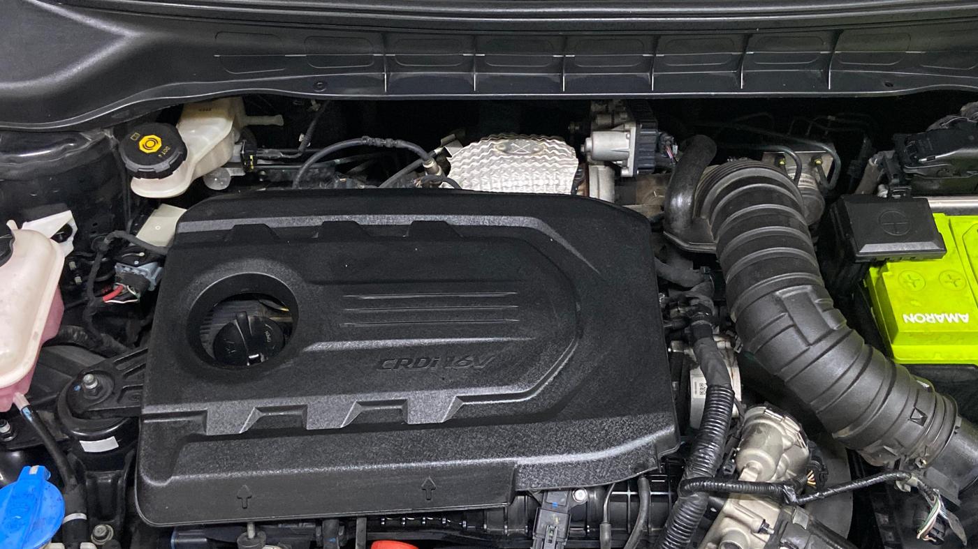 2022 KIA CARENS LUXURY PLUS 1.5 DIESEL AT 6 STR, Diesel, Automatic, 1,05,405 km, Engine View - Right