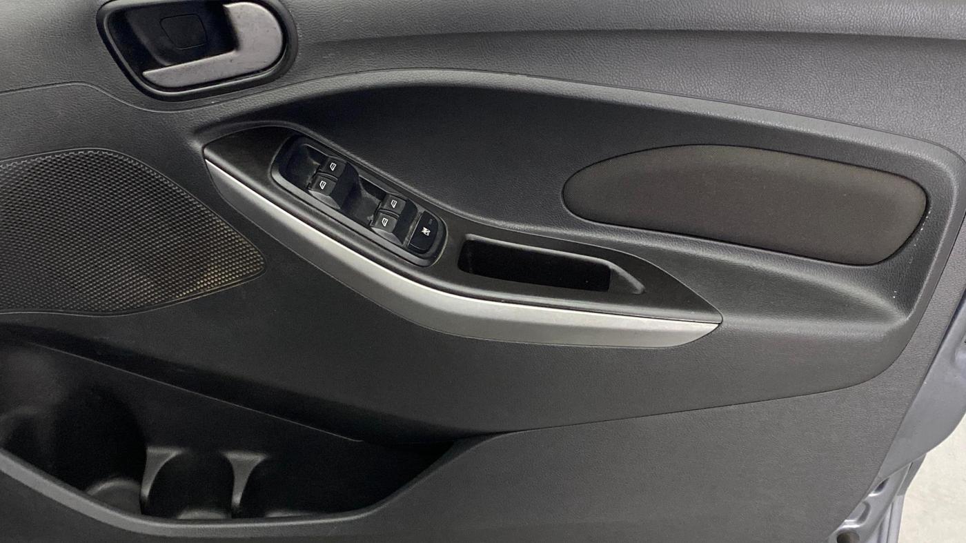 2015 Ford New Figo TITANIUM 1.5 PETROL AT, Petrol, Automatic, 82,253 km, Driver Side Door Panels Control