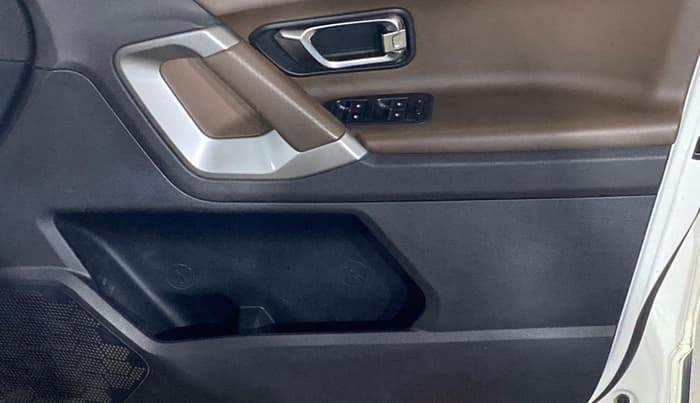 2021 Tata Harrier XZA PLUS 2.0L, Diesel, Automatic, 80,258 km, Driver Side Door Panels Control