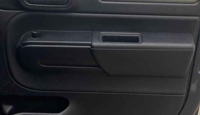2022 Mahindra Thar LX PETROL HT 4WD AT, Petrol, Automatic, 18,128 km, Driver Side Door Panels Control