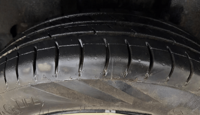 2018 Maruti Swift VXI, Petrol, Manual, 42,495 km, Right Front Tyre Tread