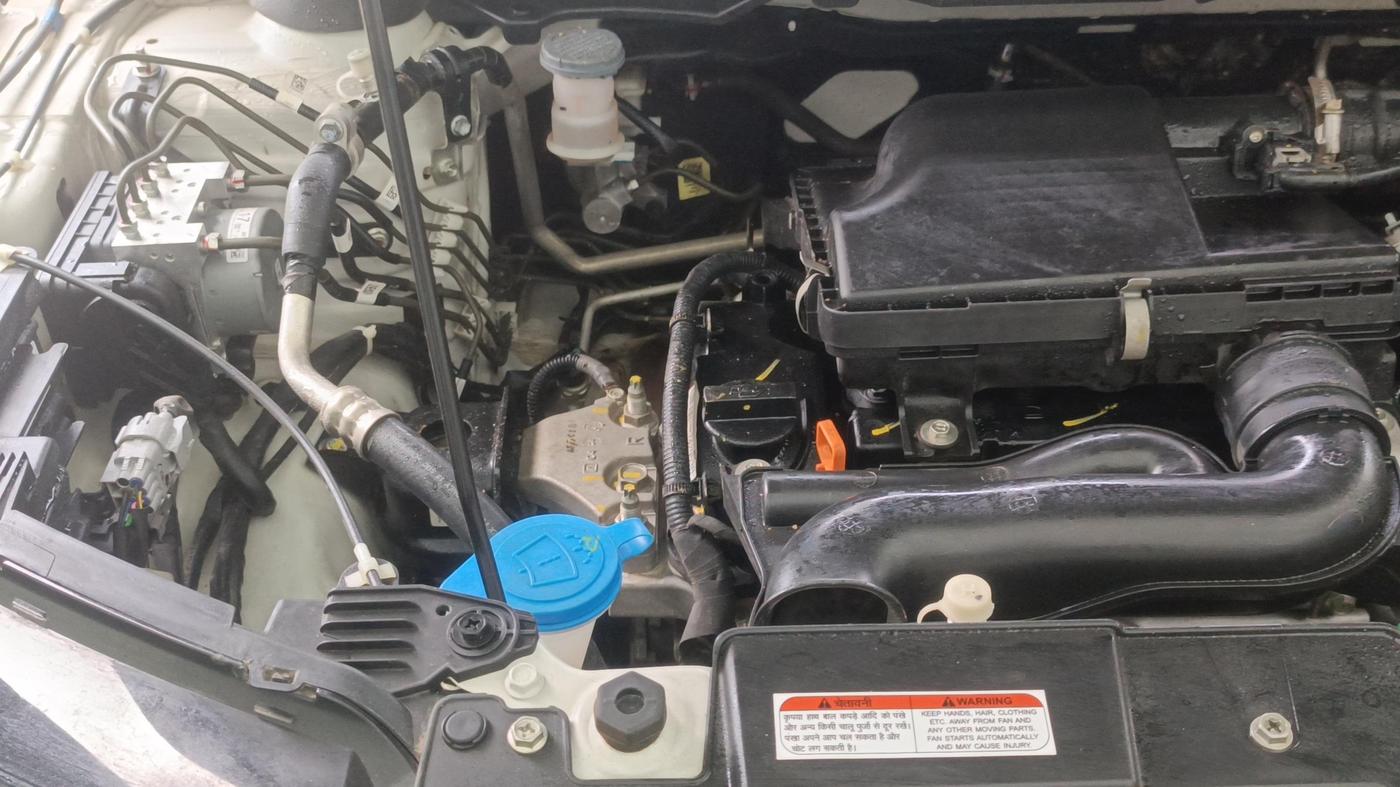 2024 Maruti BREZZA VXI AT SMART HYBRID, Petrol, Automatic, 19,851 km, Engine View - Right