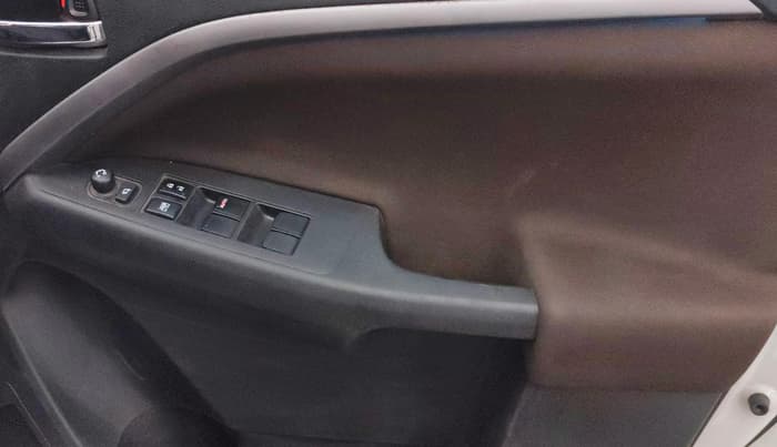 2022 Maruti BREZZA ZXI + SMART HYBRID, Petrol, Manual, 54,250 km, Driver Side Door Panels Control