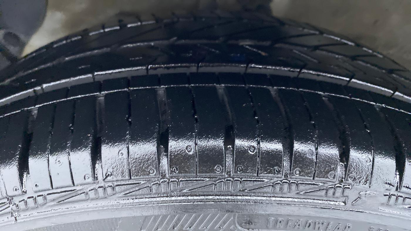 2017 Hyundai Grand i10 Magna 1.2 AT  VTVT, Petrol, Automatic, 43,064 km, Left Front Tyre Tread