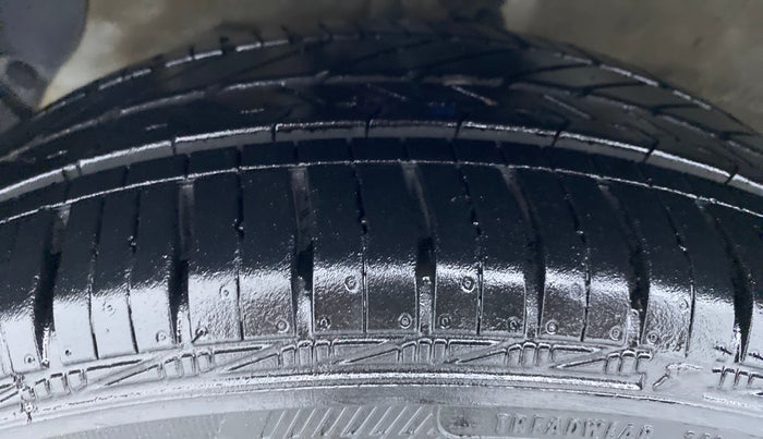 2017 Hyundai Grand i10 Magna 1.2 AT  VTVT, Petrol, Automatic, 43,064 km, Left Front Tyre Tread