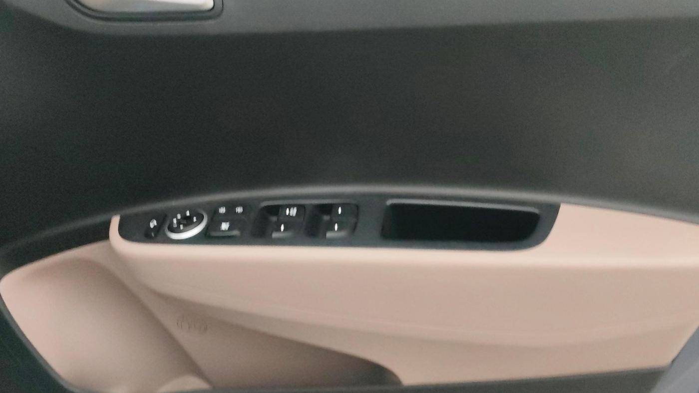 2016 Hyundai Xcent S 1.2, Petrol, Manual, 14,234 km, Driver Side Door Panels Control