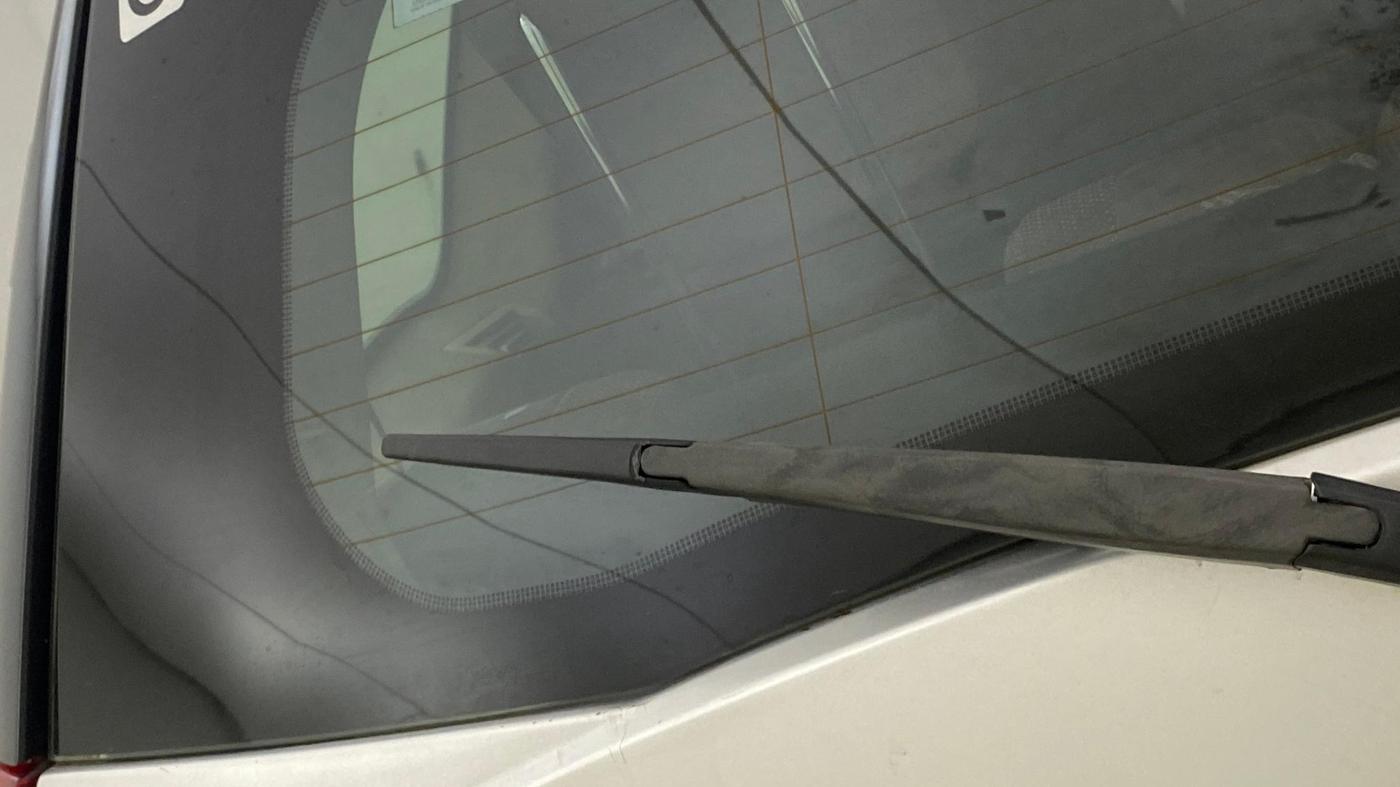 2015 Mahindra XUV500 W8, Diesel, Manual, 1,20,724 km, Rear Wiper
