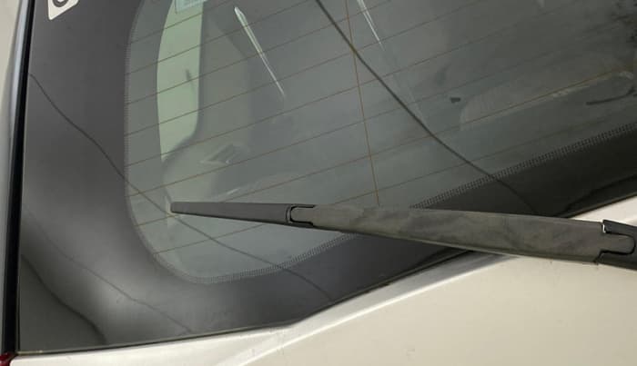 2015 Mahindra XUV500 W8, Diesel, Manual, 1,20,724 km, Rear Wiper