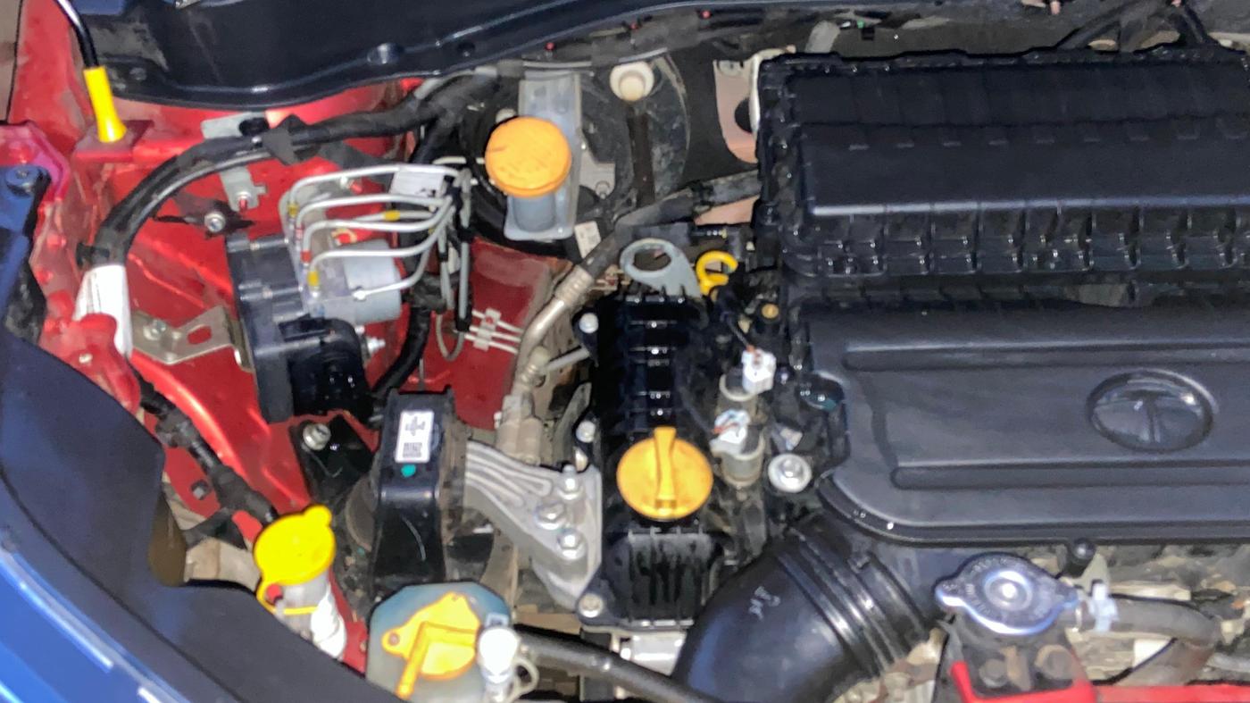 2022 Tata PUNCH CREATIVE  1.2 RTN DUAL TONE, Petrol, Manual, 85,586 km, Engine View - Left